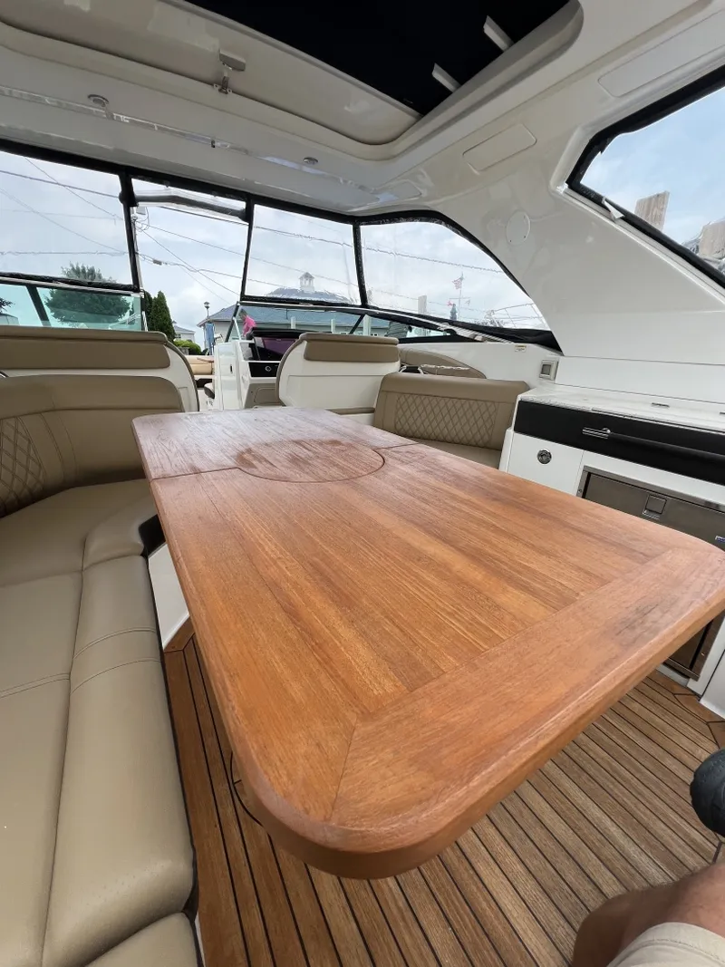 Slide: The Image of Sea Ray 350 SLX 2020 - 6986827