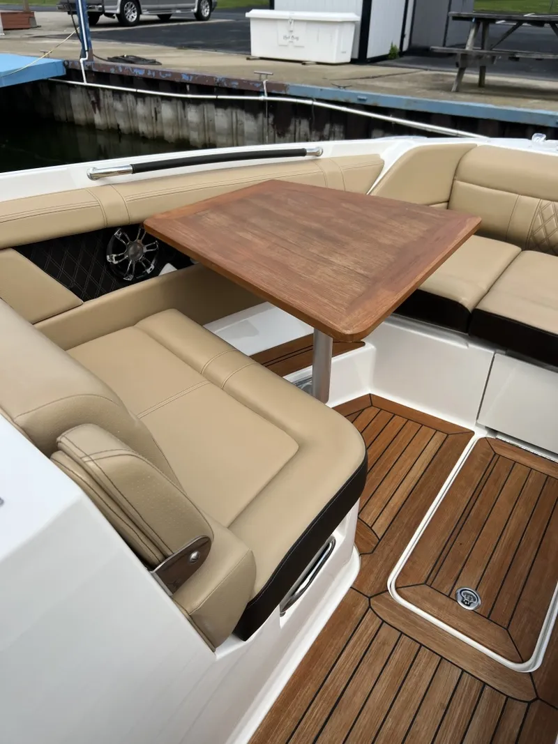 Slide: The Image of Sea Ray 350 SLX 2020 - 6986771