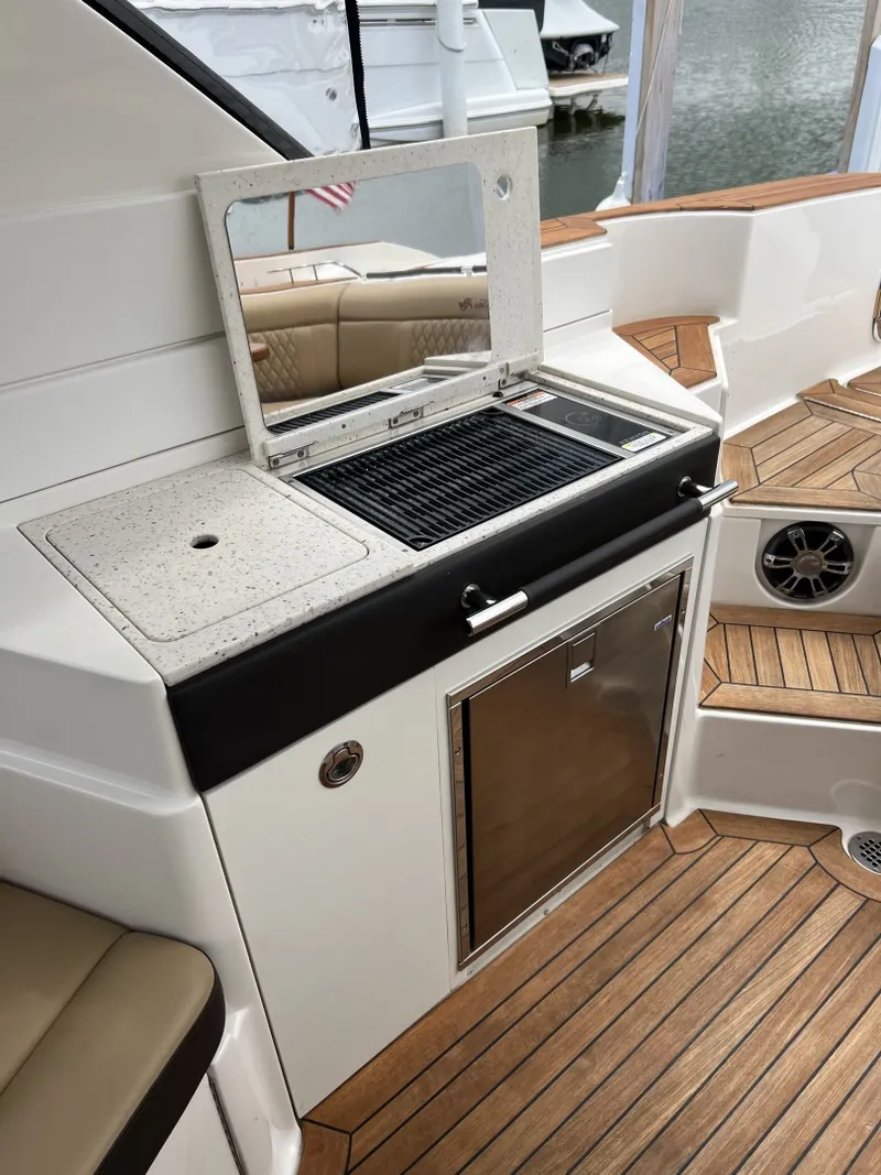 Slide: The Image of Sea Ray 350 SLX 2020 - 6986773