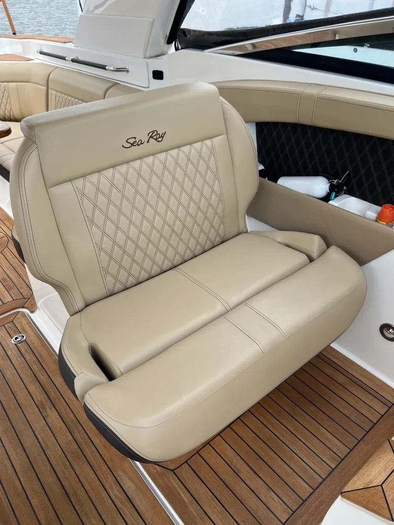 Slide: The Image of Sea Ray 350 SLX 2020 - 6986820