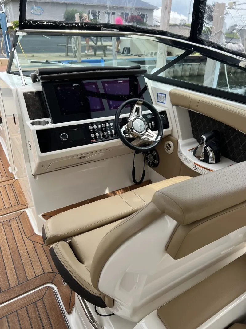 Slide: The Image of Sea Ray 350 SLX 2020 - 6986781
