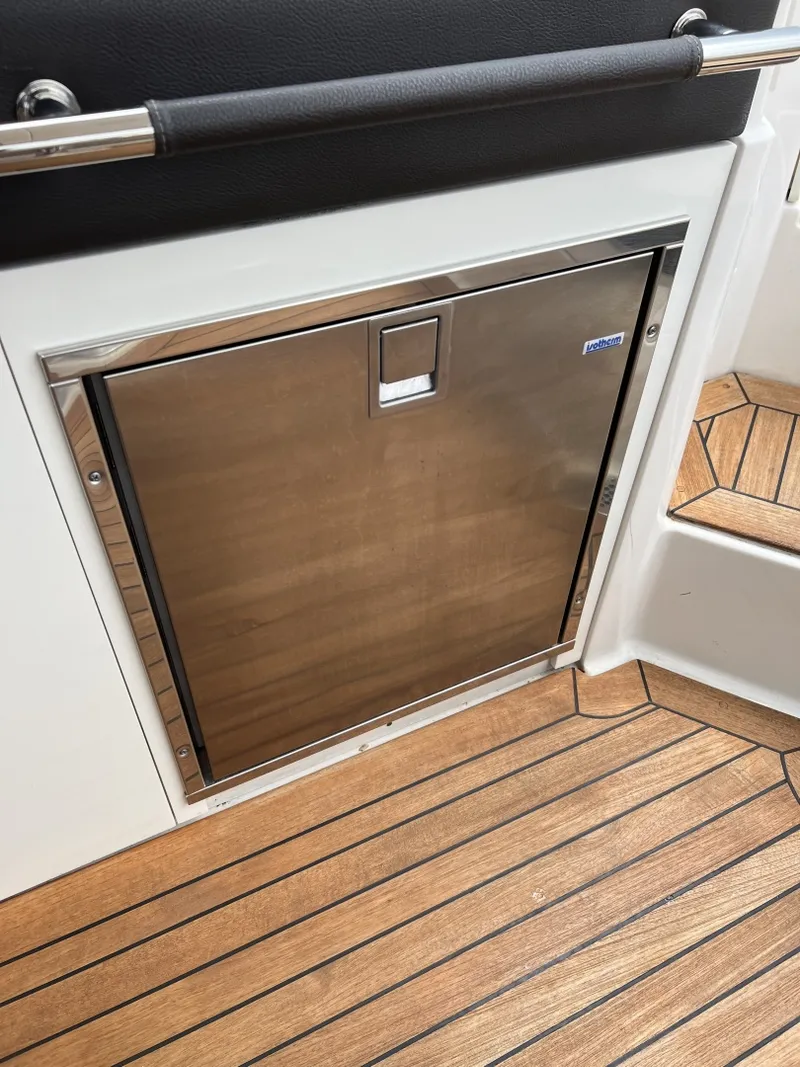 Slide: The Image of Sea Ray 350 SLX 2020 - 6986775