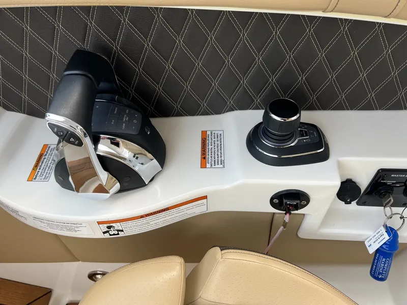 Slide: The Image of Sea Ray 350 SLX 2020 - 6986833