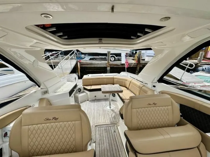 Slide: The Image of Sea Ray 350 SLX 2020 - 6986835