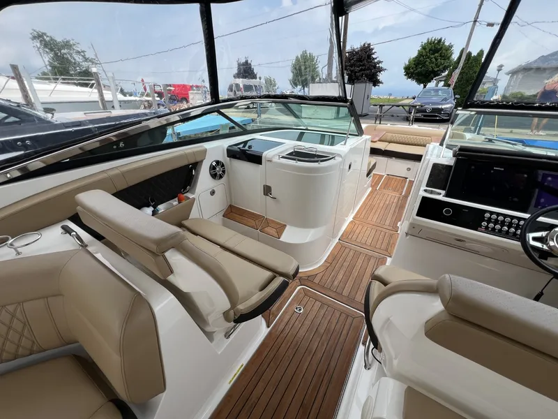 Slide: The Image of Sea Ray 350 SLX 2020 - 6986783