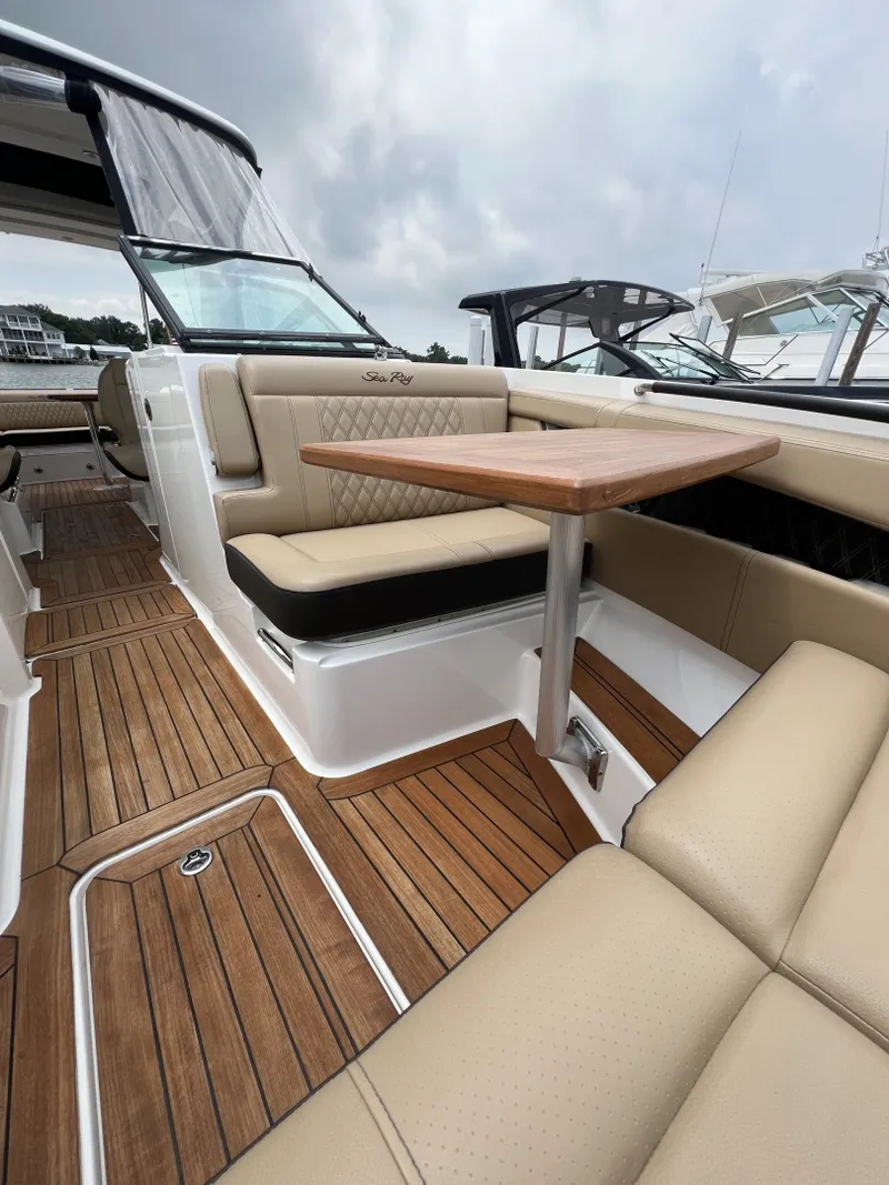Slide: The Image of Sea Ray 350 SLX 2020 - 6986812