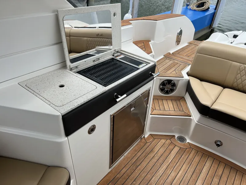 Slide: The Image of Sea Ray 350 SLX 2020 - 6986774