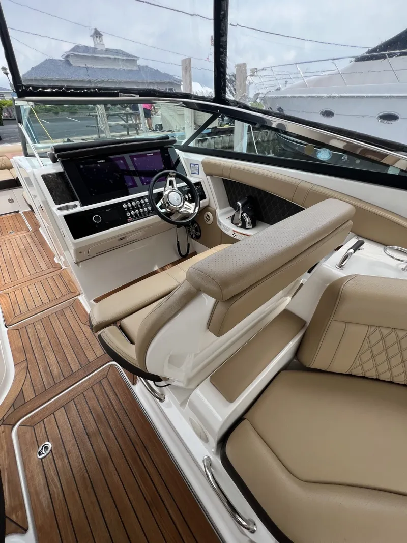 Slide: The Image of Sea Ray 350 SLX 2020 - 6986780