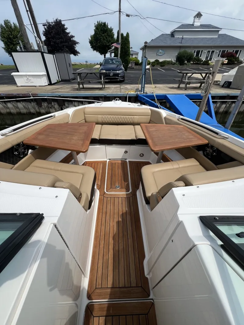 Slide: The Image of Sea Ray 350 SLX 2020 - 6986768