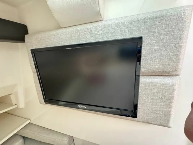 Slide: The Image of Sea Ray 350 SLX 2020 - 6986846