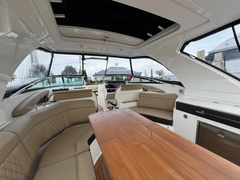 Slide: The Image of Sea Ray 350 SLX 2020 - 6986826