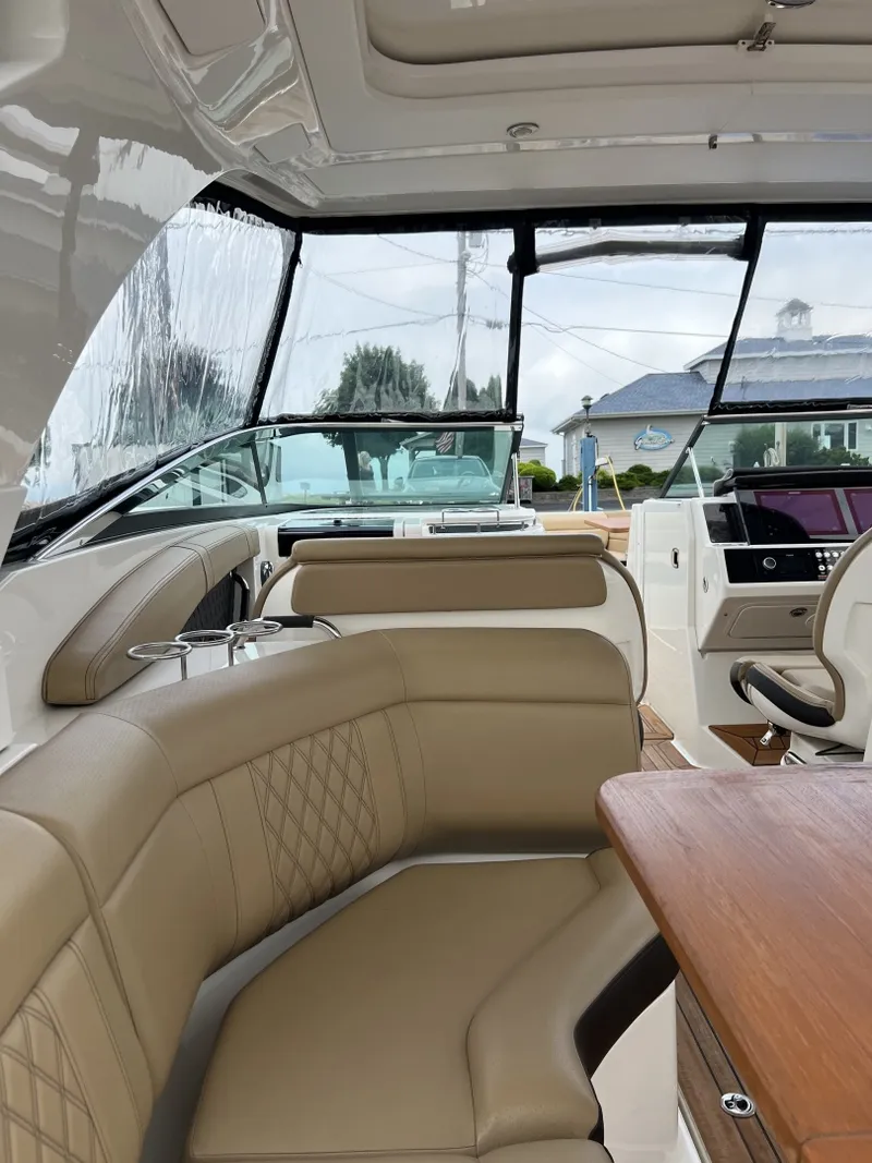 Slide: The Image of Sea Ray 350 SLX 2020 - 6986822