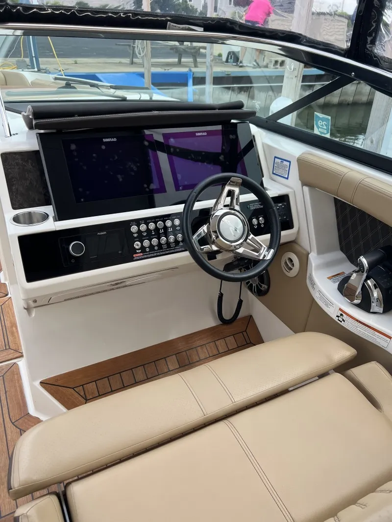 Slide: The Image of Sea Ray 350 SLX 2020 - 6986831