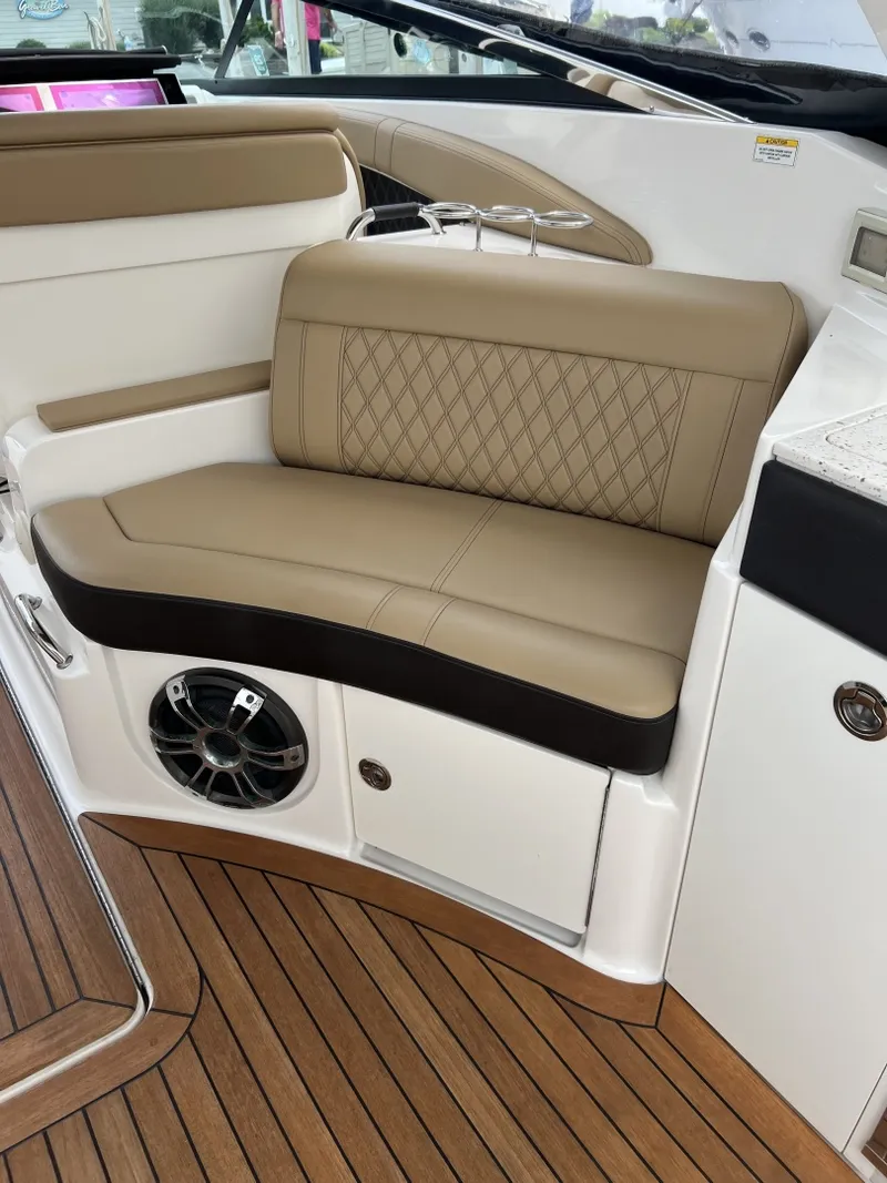 Slide: The Image of Sea Ray 350 SLX 2020 - 6986830