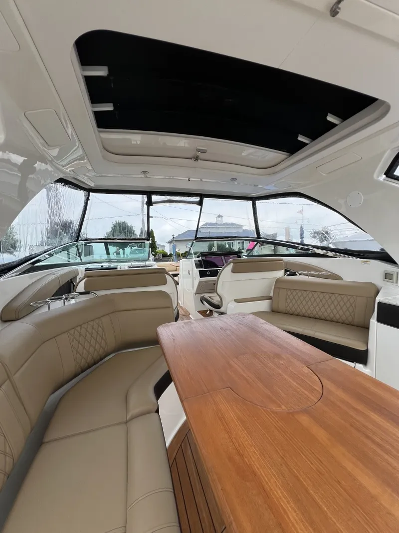 Slide: The Image of Sea Ray 350 SLX 2020 - 6986824