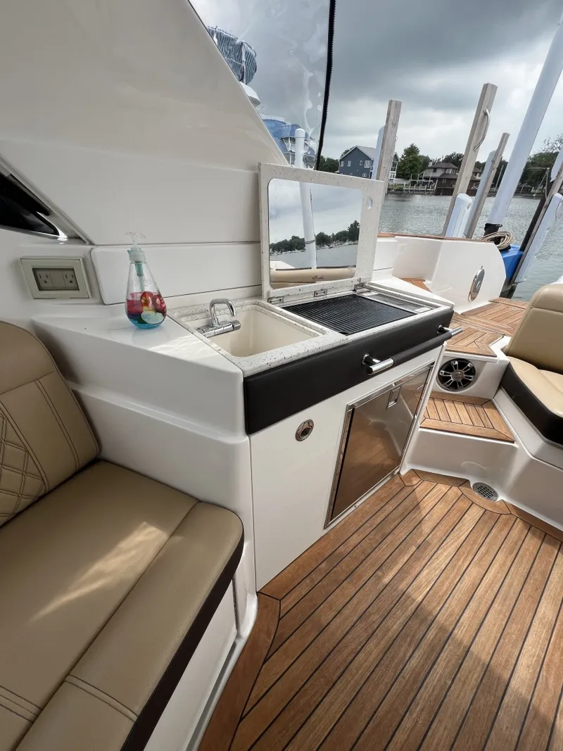 Slide: The Image of Sea Ray 350 SLX 2020 - 6986778