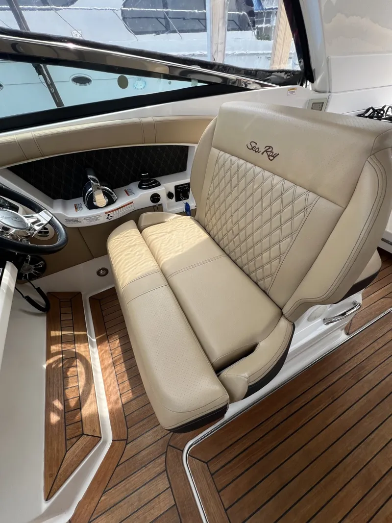 Slide: The Image of Sea Ray 350 SLX 2020 - 6986764