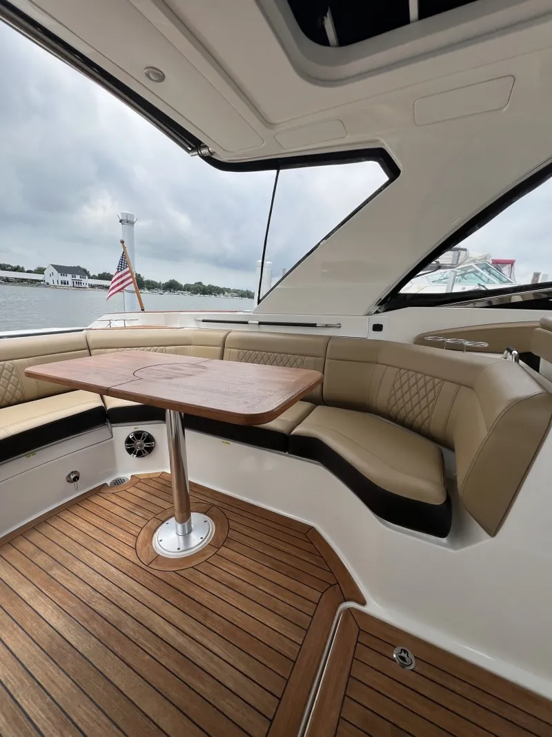 Slide: The Image of Sea Ray 350 SLX 2020 - 6986786