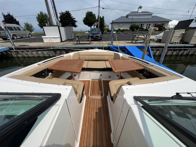 Slide: The Image of Sea Ray 350 SLX 2020 - 6986767