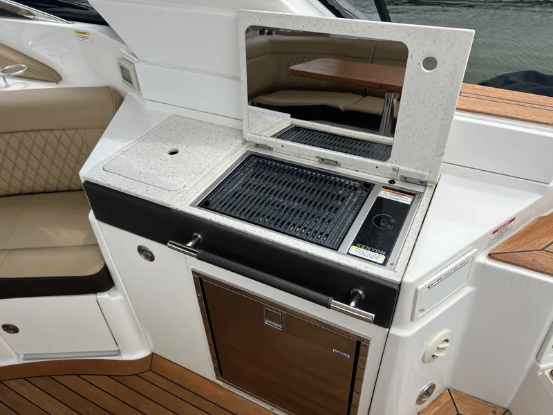 Slide: The Image of Sea Ray 350 SLX 2020 - 6986772
