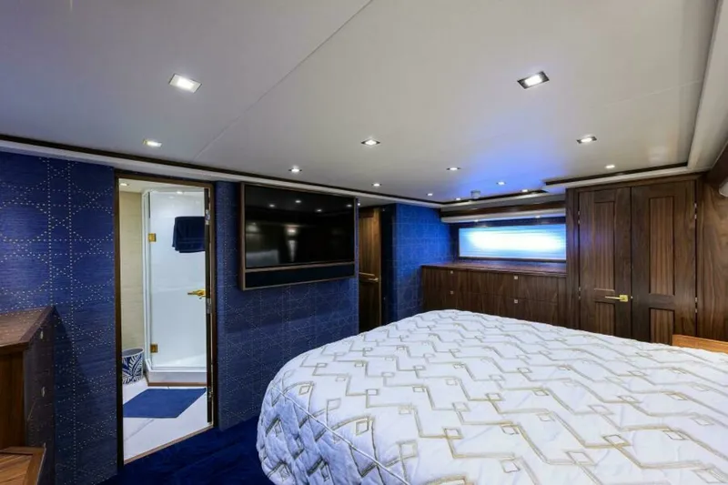 Slide: The Image of Viking 80 - KEMOSABE - Master Stateroom 2024 Viking 80 Convertible KEMOSABE - 6889143