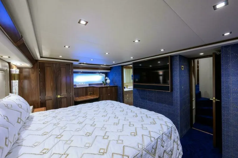 Slide: The Image of Viking 80 - KEMOSABE - Master Stateroom 2024 Viking 80 Convertible KEMOSABE - 6889142