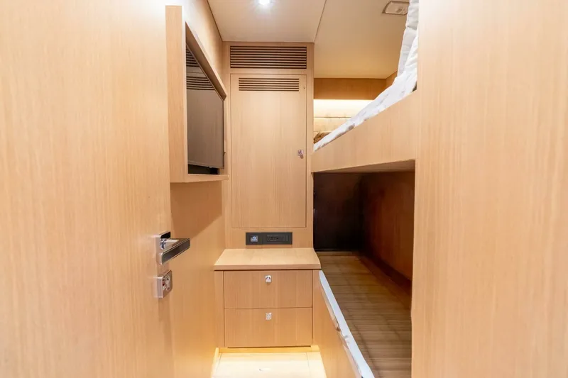 Slide: The Image of Horizon FD80 SHERI LYNN - Crew Quarters 2023 Horizon 80
SHERI LYNN - 6889395