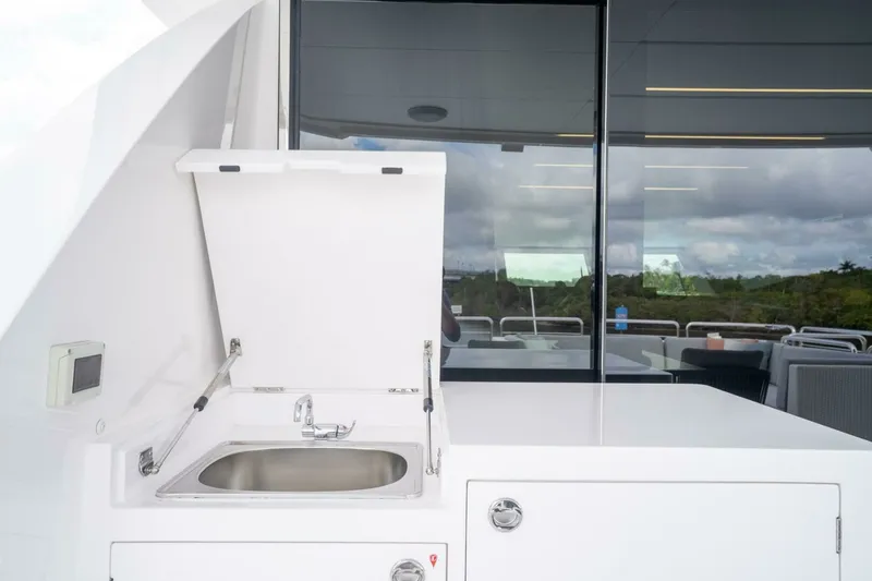 Slide: The Image of Horizon FD80 SHERI LYNN - Exterior Flybridge Aft 2023 Horizon 80
SHERI LYNN - 6889339