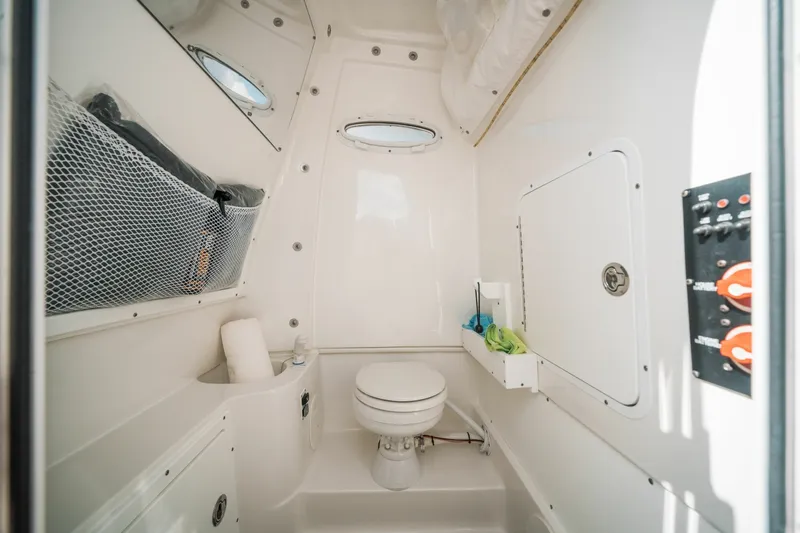 Slide: The Image of Sea Hunt Gamefish 30 Coffin Box 2022 - 6890860