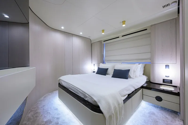 Slide: The Image of Azimut 78 - DT78 - Forward Stateroom 2024 Azimut 78 Fly - DT78 - 6889537
