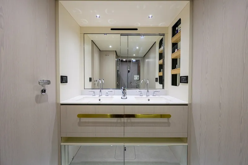 Slide: The Image of Azimut 78 - DT78 - Guest Head 2024 Azimut 78 Fly - DT78 - 6889544