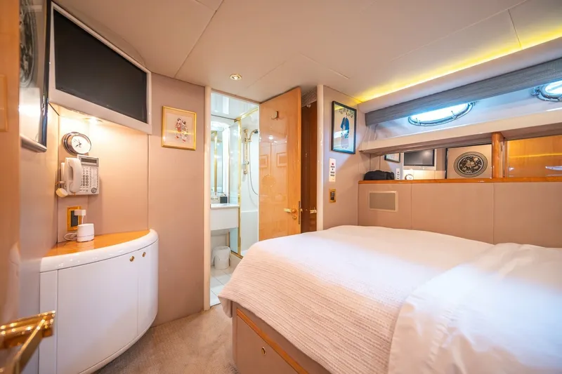 Slide: The Image of Lazzara 76 - Dare to Dream - Stateroom 2000 / 2014 76’ Lazzara Skybridge - Dare to Dream - 6889715
