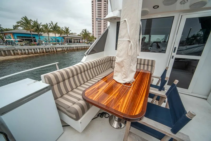 Slide: The Image of Lazzara 76 - Dare to Dream 2000 / 2014 76’ Lazzara Skybridge - Dare to Dream - 6889740