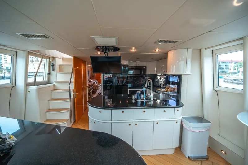 Slide: The Image of Lazzara 76 - Dare to Dream 2000 / 2014 76’ Lazzara Skybridge - Dare to Dream - 6889736