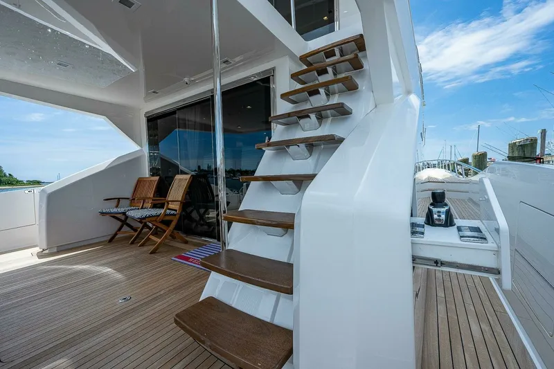 Slide: The Image of Viking 75 MIRAGE - Cockpit 2017 Viking 75 Motoryacht MIRAGE - 6889830