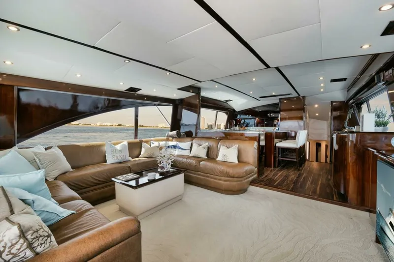 Slide: The Image of Ocean 73 UNCONQUERED - Salon Seating 2005 Ocean 73 Super Sport UNCONQUERED - 6890007