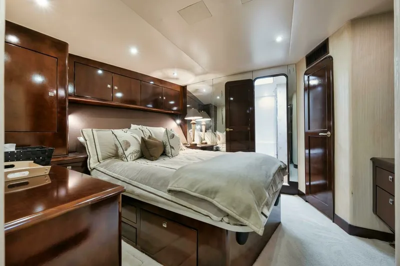 Slide: The Image of Ocean 73 UNCONQUERED - VIP Stateroom 2005 Ocean 73 Super Sport UNCONQUERED - 6890015