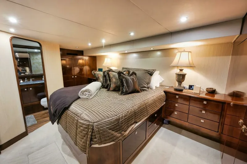 Slide: The Image of Ocean 73 UNCONQUERED - Master Stateroom 2005 Ocean 73 Super Sport UNCONQUERED - 6890012