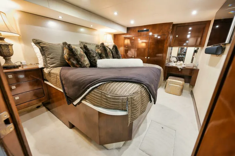 Slide: The Image of Ocean 73 UNCONQUERED - Master Stateroom 2005 Ocean 73 Super Sport UNCONQUERED - 6890013