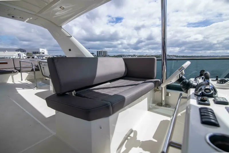 Slide: The Image of Flybridge Flybridge - 6890403