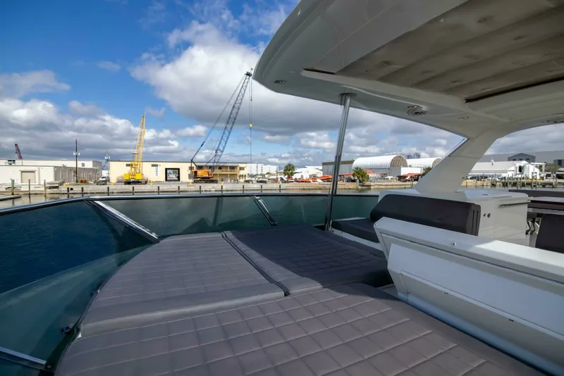 Slide: The Image of Flybridge Flybridge - 6890401