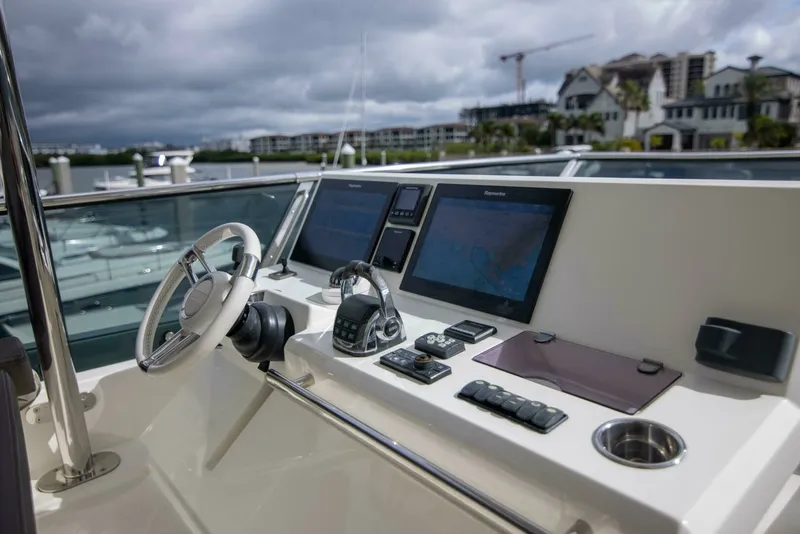 Slide: The Image of Flybridge Flybridge - 6890400