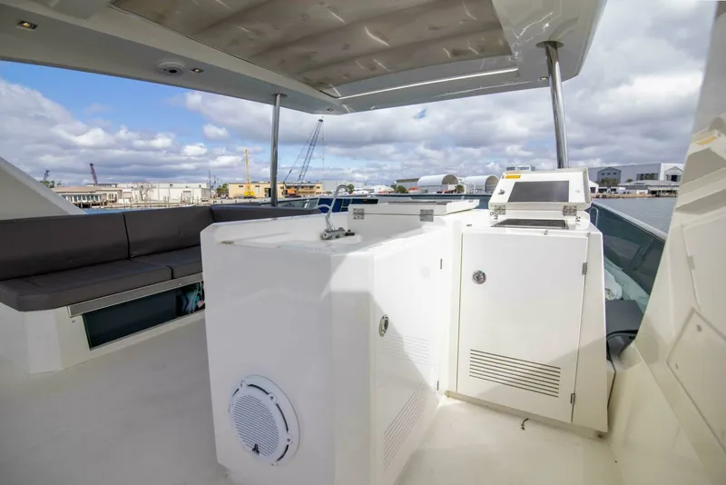 Slide: The Image of Flybridge Flybridge - 6890390