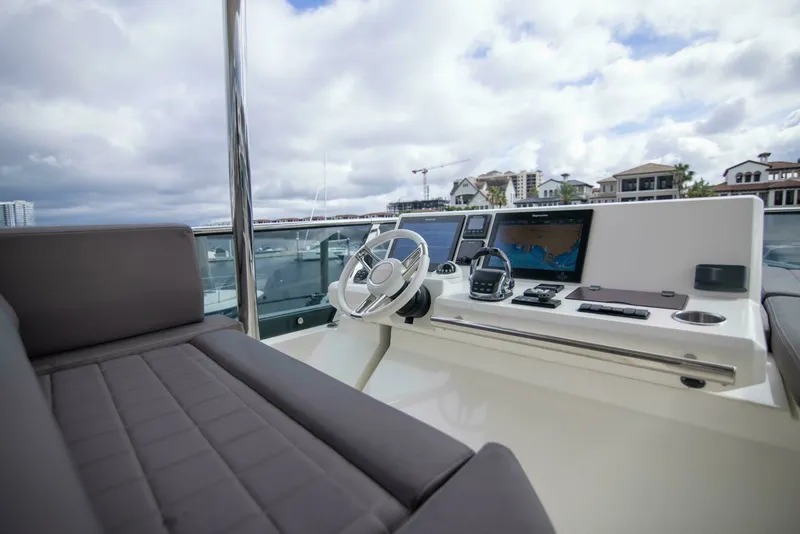 Slide: The Image of Flybridge Flybridge - 6890395