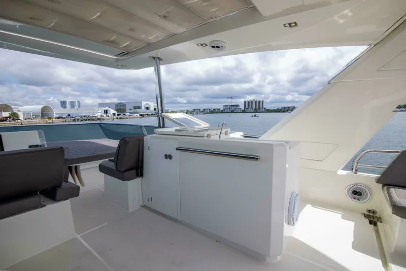 Slide: The Image of Flybridge Flybridge - 6890391