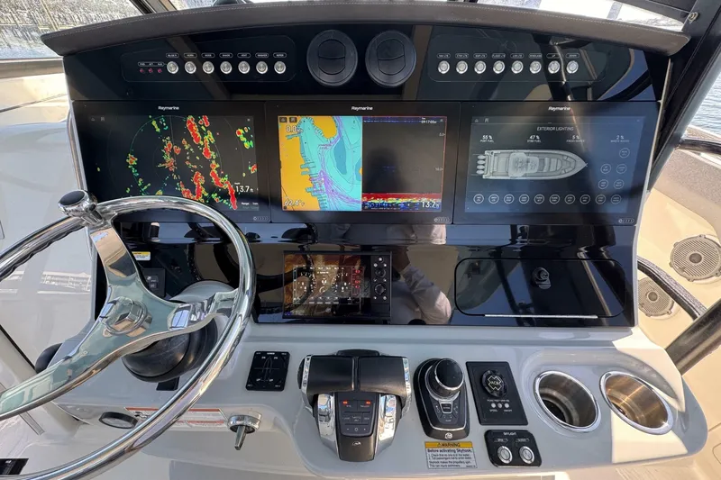 Slide: The Image of Boston Whaler 420 Outrage 2021 - 6943565