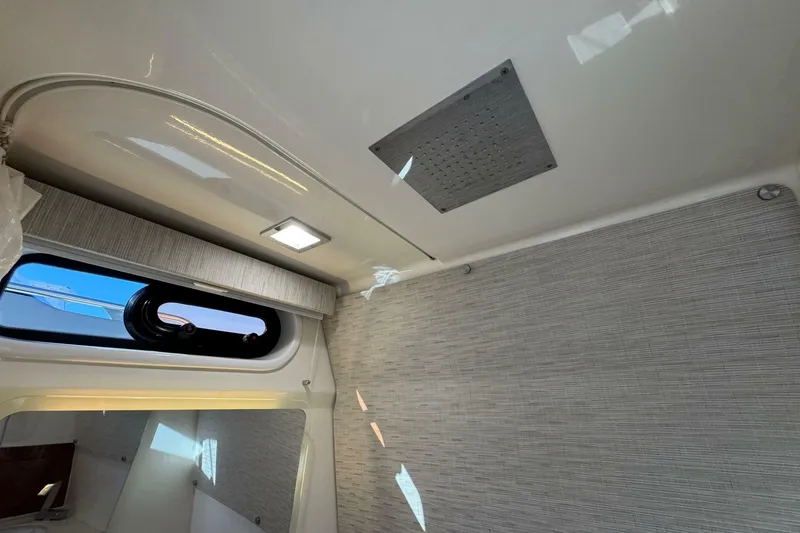 Slide: The Image of Boston Whaler 420 Outrage 2021 - 6943667