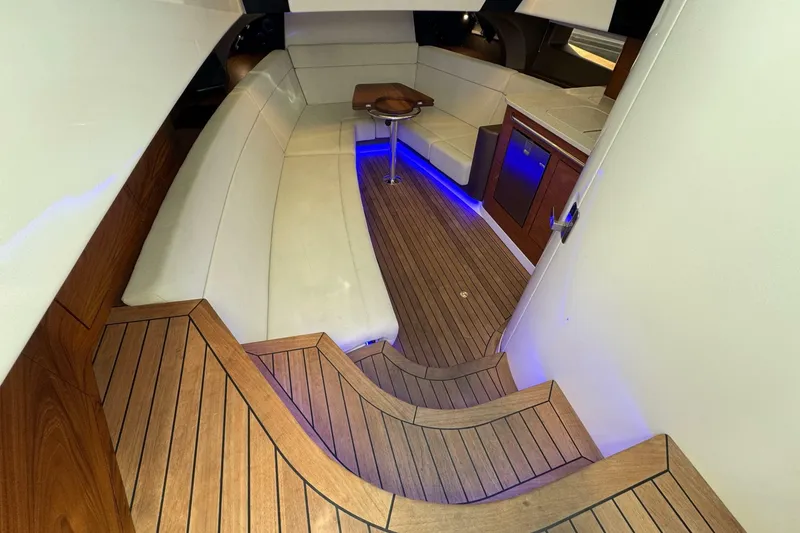Slide: The Image of Boston Whaler 420 Outrage 2021 - 7230549