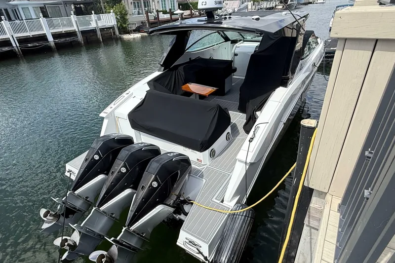 Slide: The Image of Cruisers 38 GLS OB 2021 - 6943631
