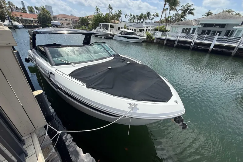 Slide: The Image of Cruisers 38 GLS OB 2021 - 6943601